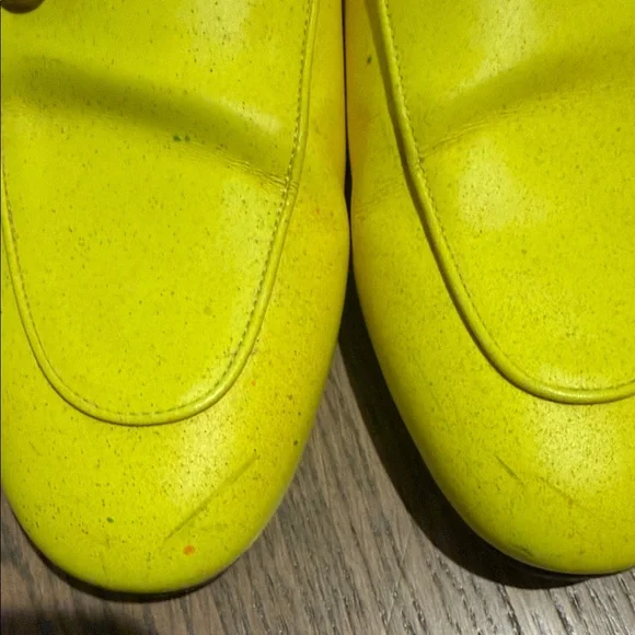 Gucci Women's Bright Yellow Mules with Gold Detail - Picture 5 of 6